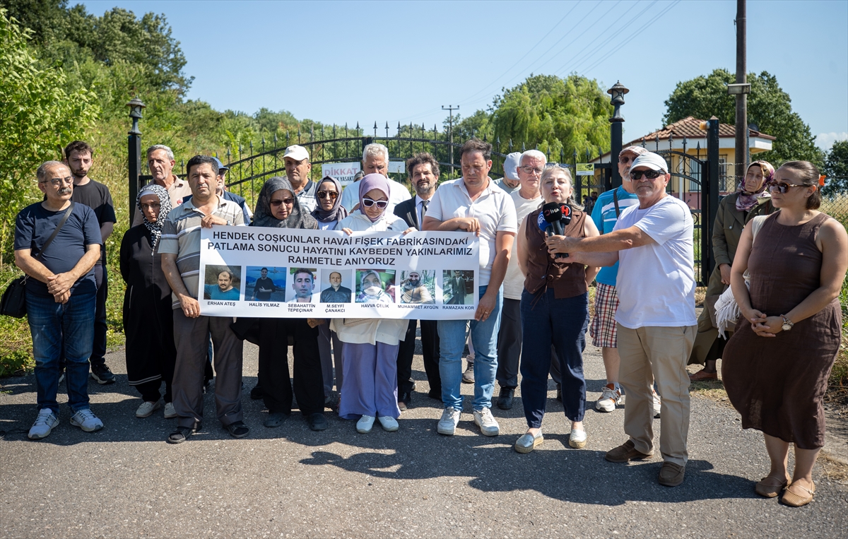 Sakarya'da havai fişek fabrikasındaki patlamada hayatını kaybeden işçiler anıldı