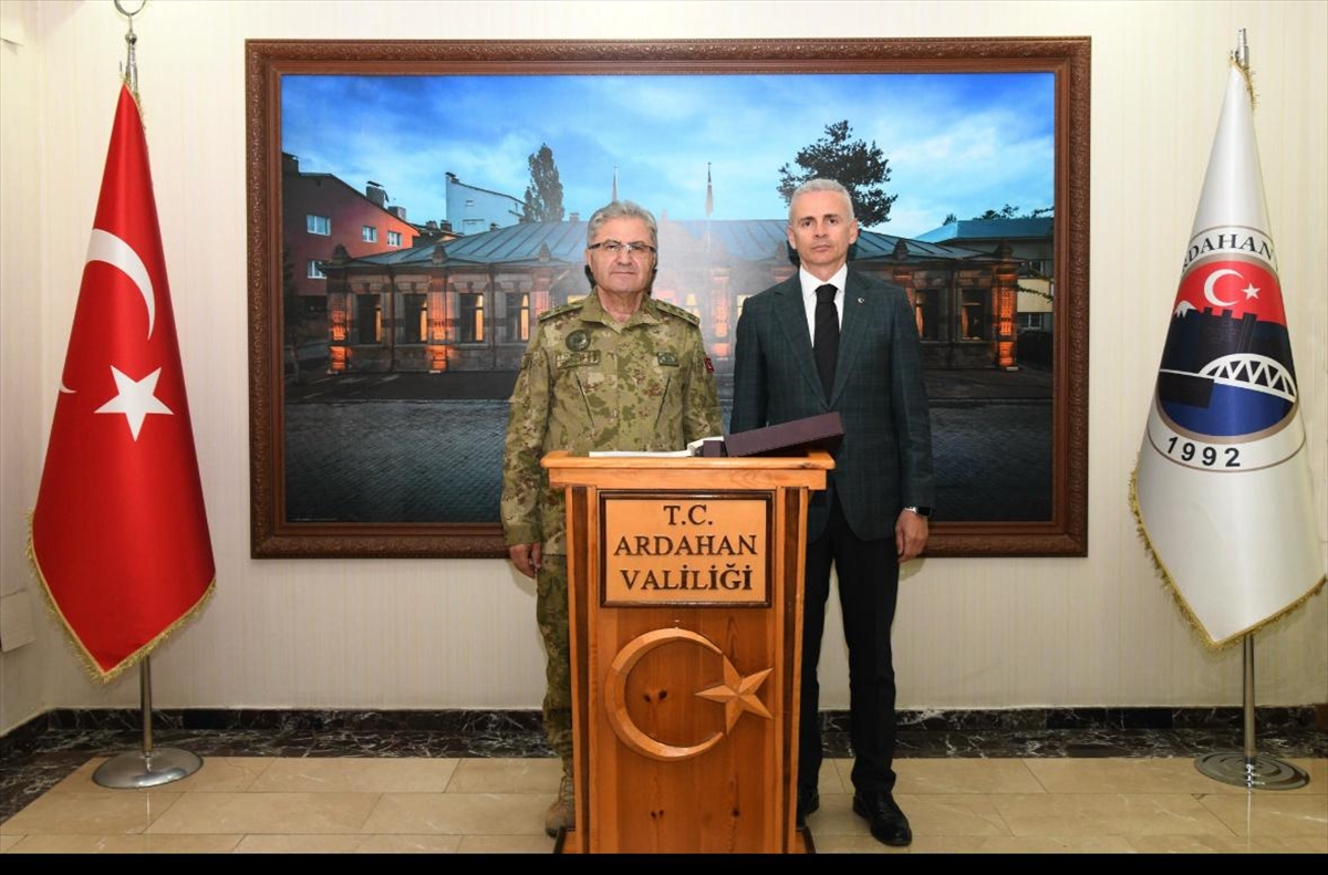 Orgeneral Tokel: Ardahan Valisi Çiçekli'yi ziyaret etti