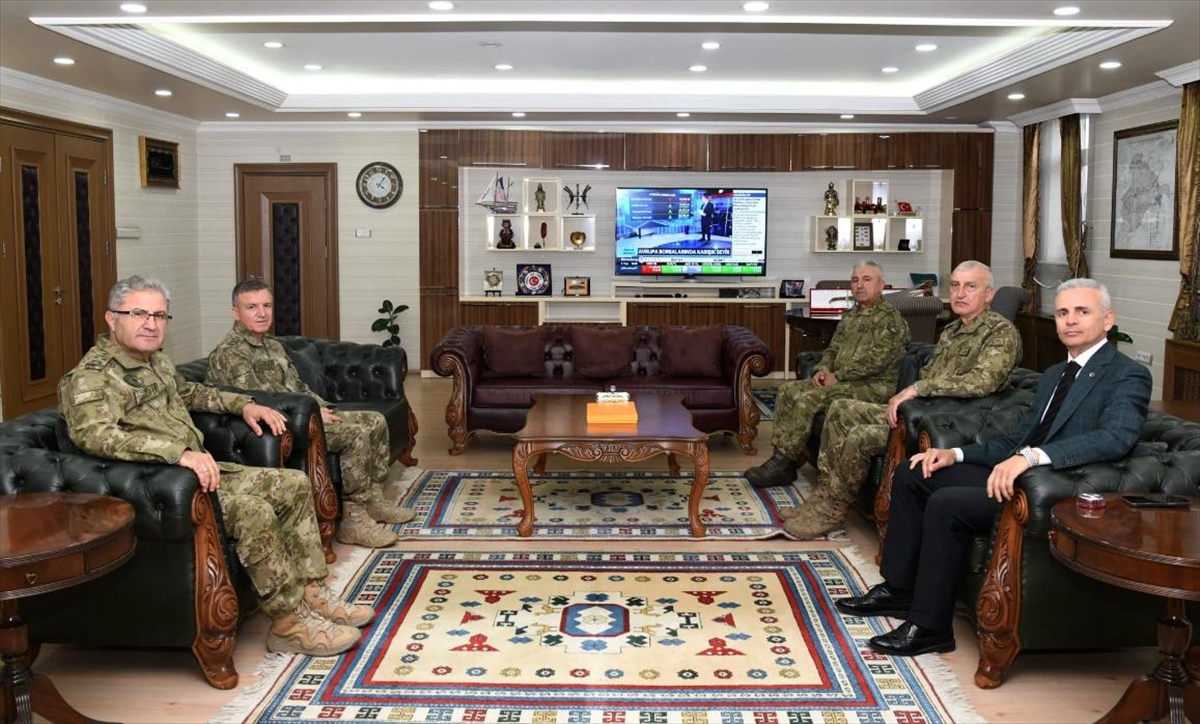 Orgeneral Tokel: Ardahan Valisi Çiçekli'yi ziyaret etti