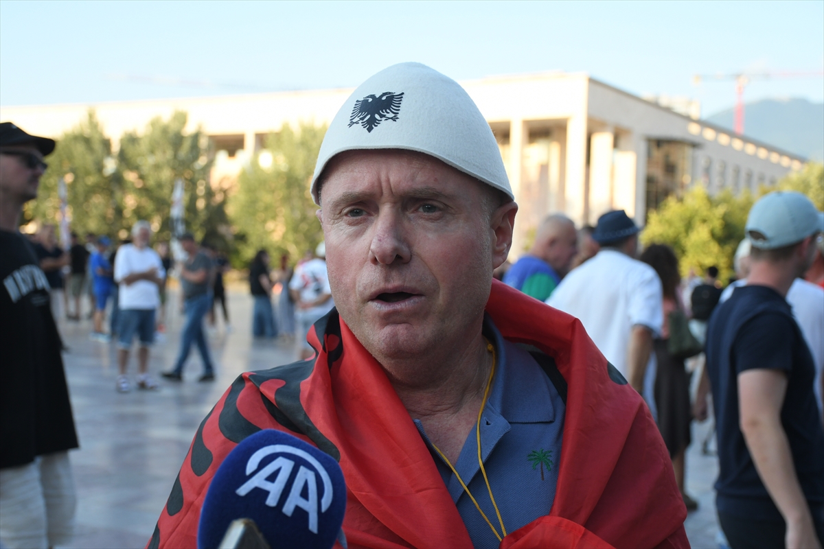 Arnavutluk'ta Zvernec'teki turizm projesine karşı gösteriler sürüyor