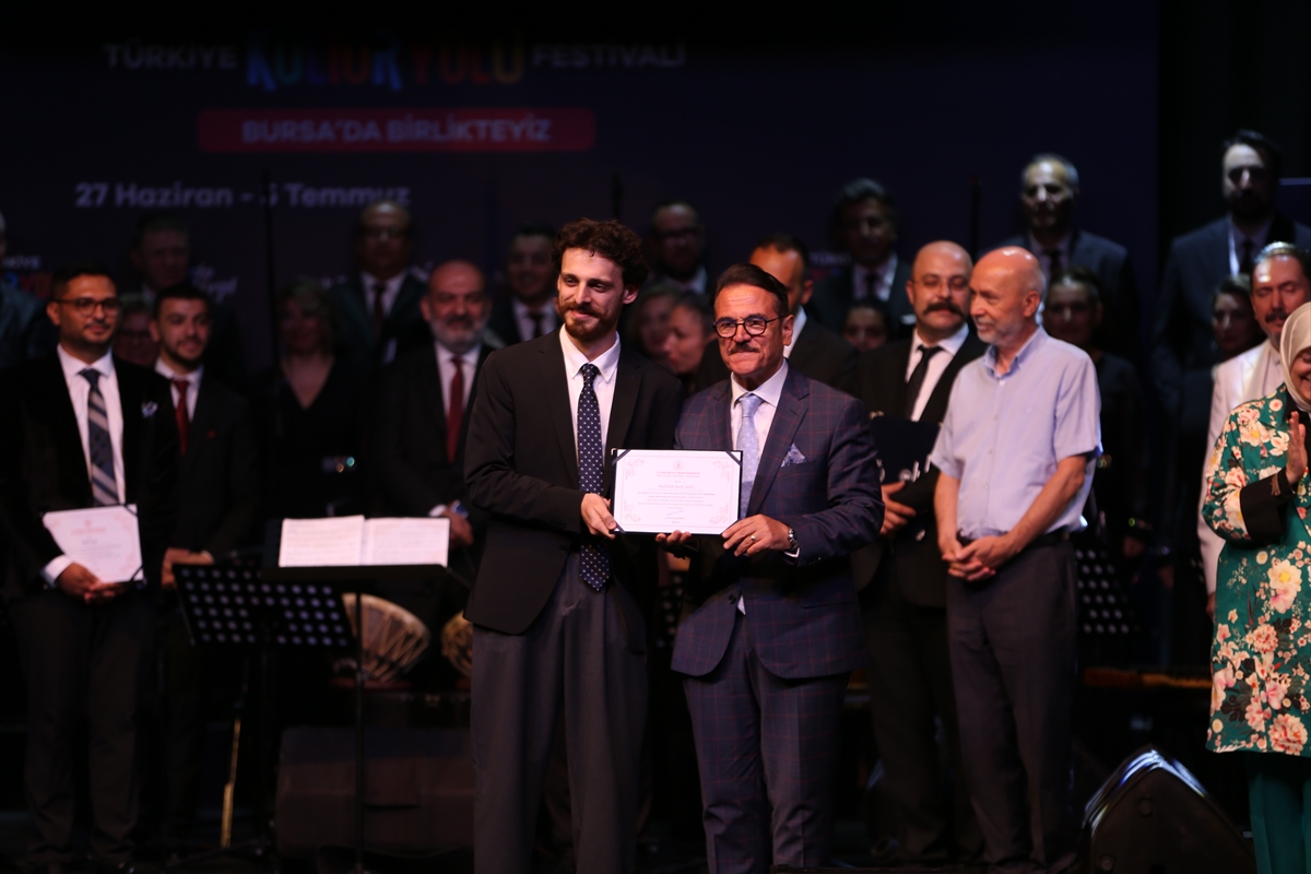 Bursa'nın fethinin 700. yılı anısına düzenlenen beste yarışmasında 7 eser ödüllendirildi