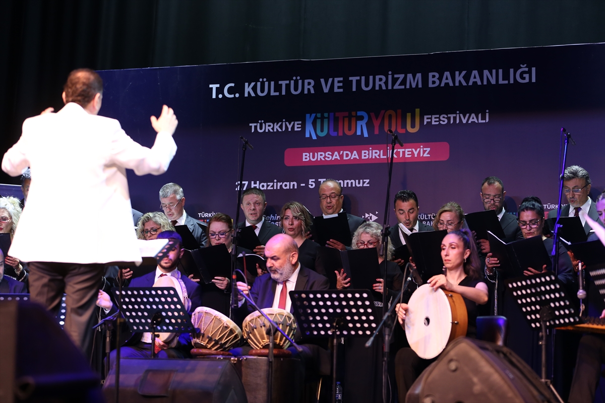 Bursa'nın fethinin 700. yılı anısına düzenlenen beste yarışmasında 7 eser ödüllendirildi