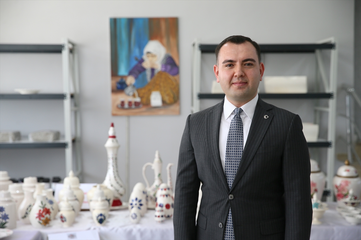 ADEM'de tanıştılar, kooperatif kurarak çini ve seramik üretimine başladılar