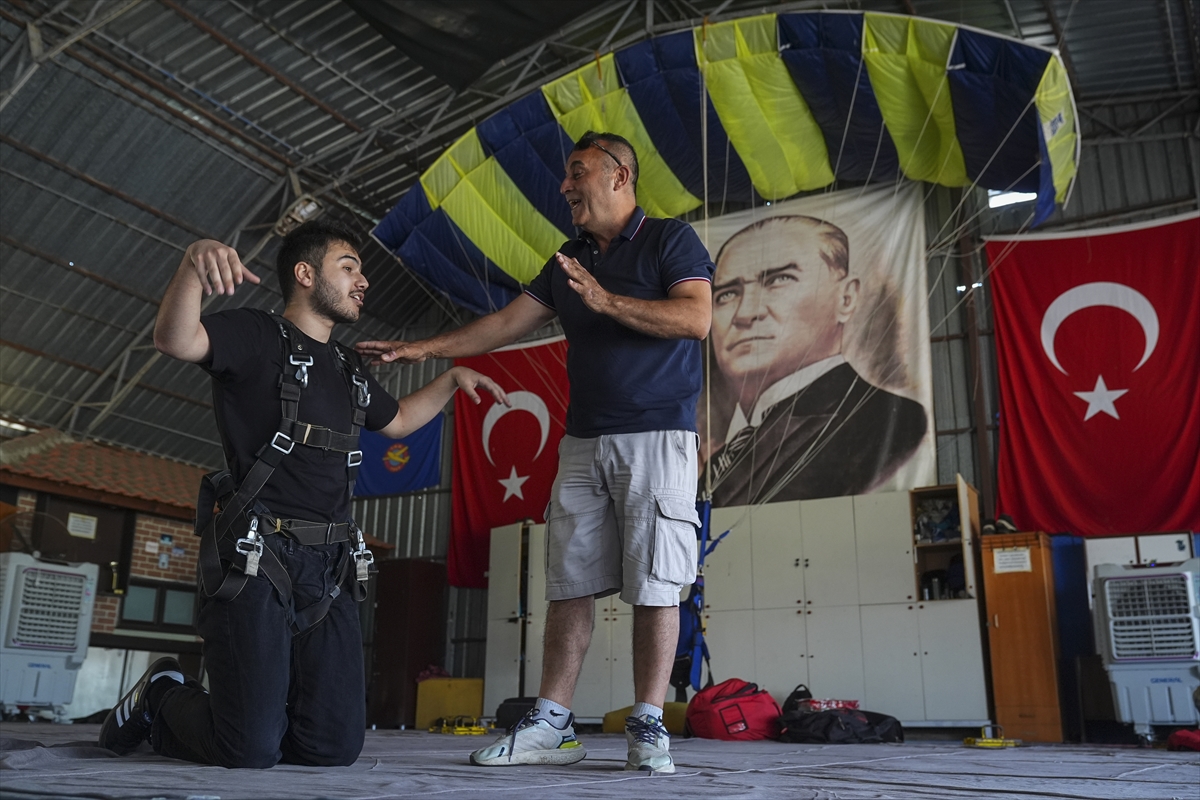 Macera tutkunu görme engelli genç "gökyüzü dalışı" hayalini gerçekleştirdi