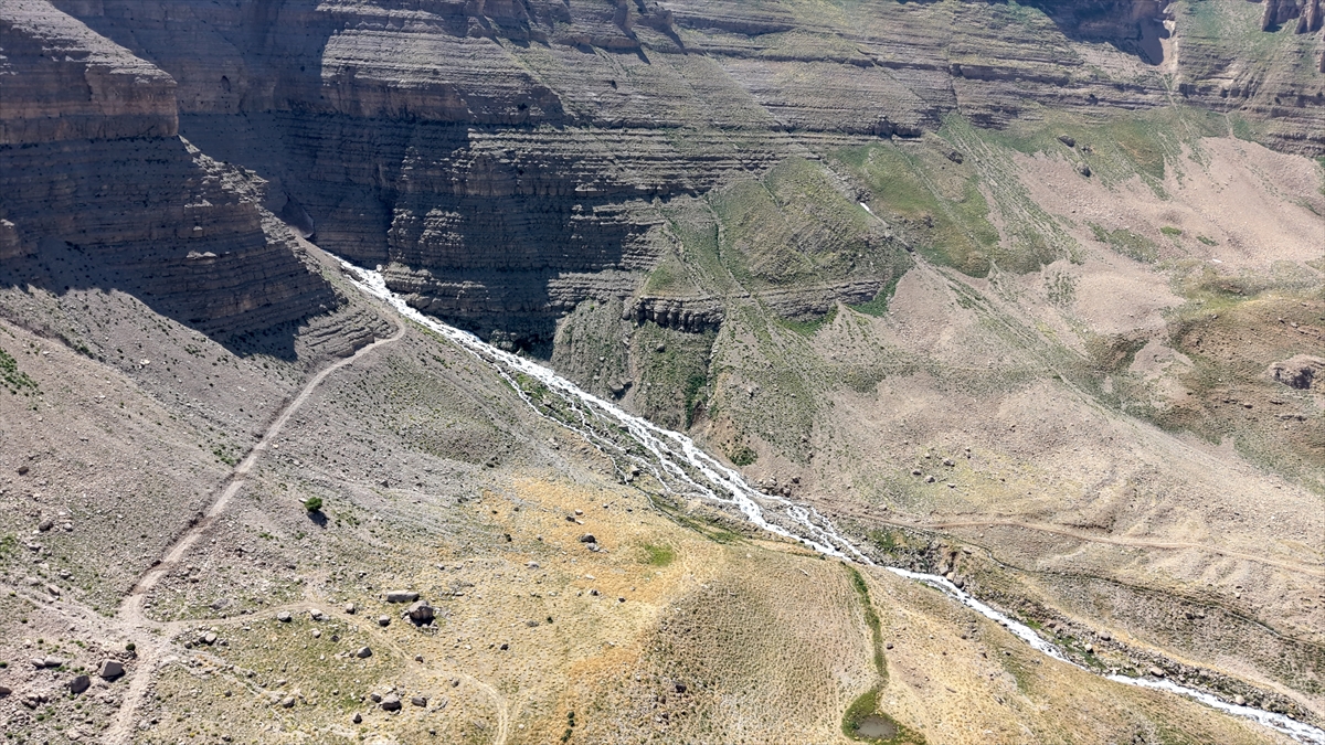 Siirt'te Okçular Deresi'nin kaynağı dron ile görüntülendi
