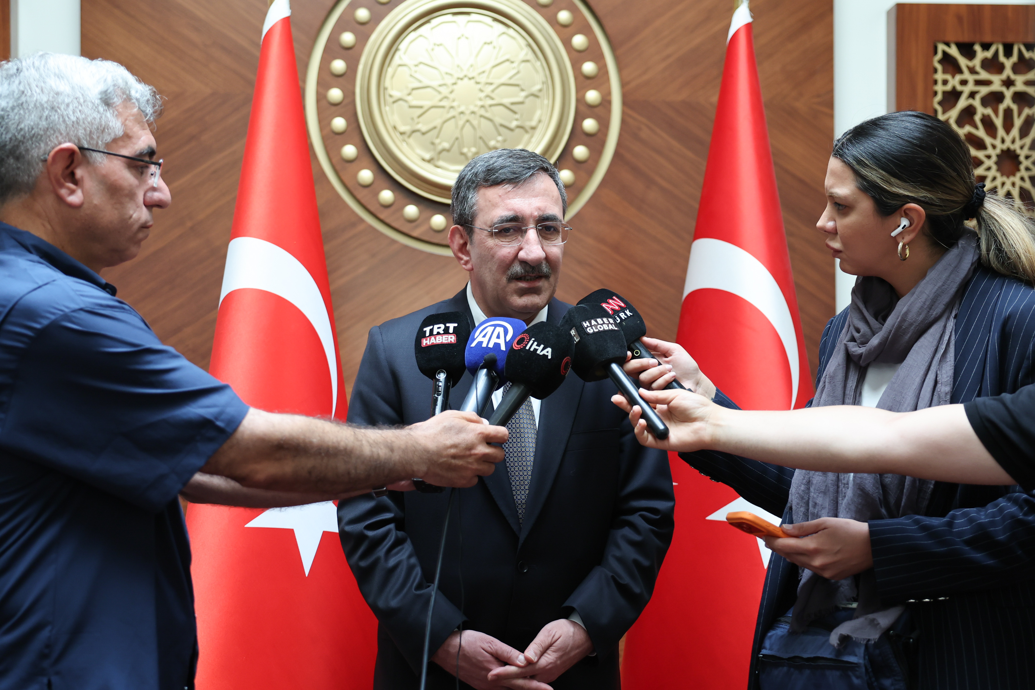Cumhurbaşkanı Yardımcısı Yılmaz Tahran’da açıklamalarda bulundu: (1)