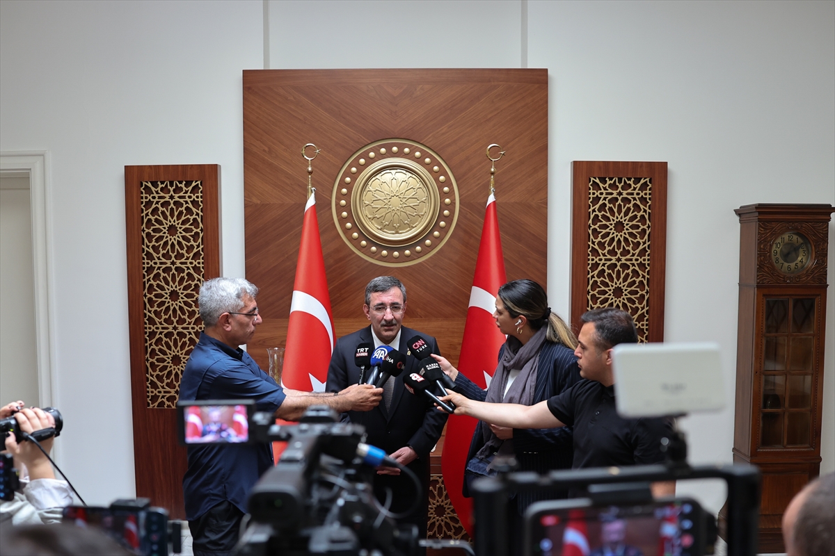 Cumhurbaşkanı Yardımcısı Yılmaz Tahran’da açıklamalarda bulundu: (1)