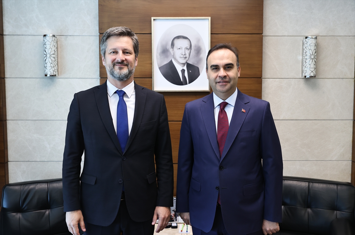 Bakan Kacır: 7 büyükelçiyle görüştü