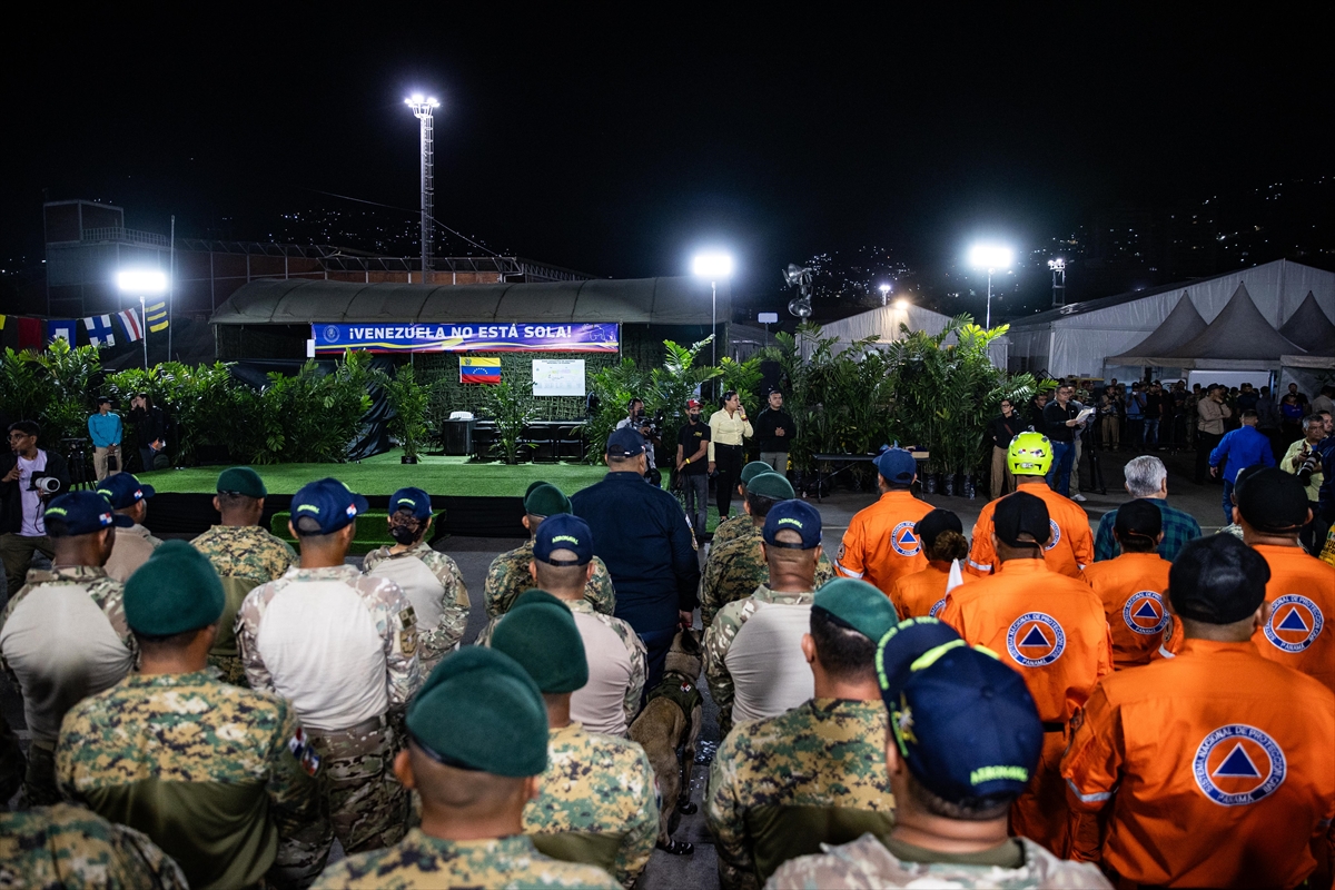 Venezuela Geçici Devlet Başkanı Rodriguez, Türk arama kurtarma ekiplerine kahramanlık nişanı verdi