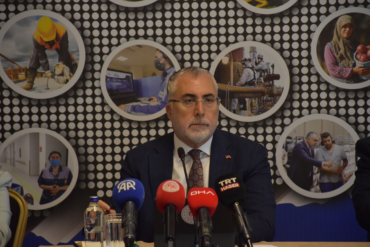 Bakan Işıkhan, Bartın'da "Türkiye Yüzyılı'nda Çalışma Hayatı Buluşmaları" programında konuştu: