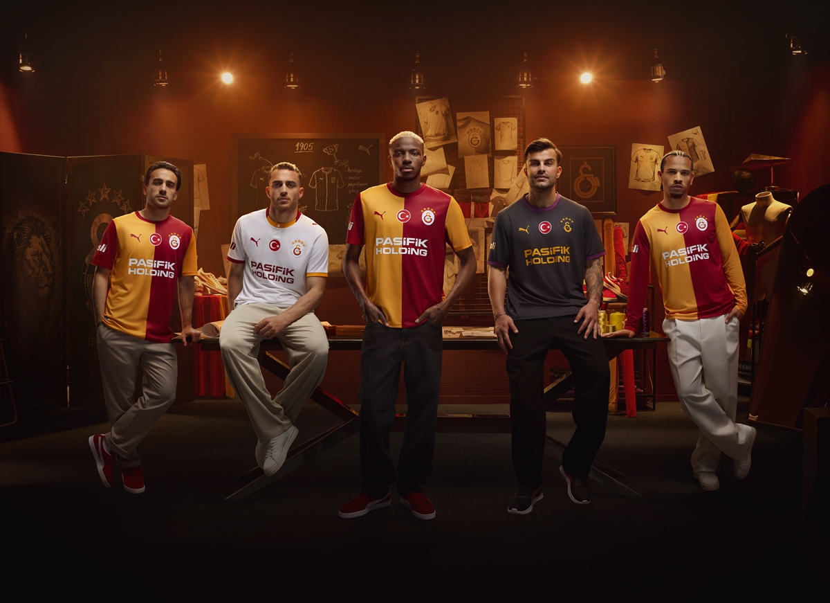 Galatasaray Futbol Takımı'nın yeni sezon formaları tanıtıldı