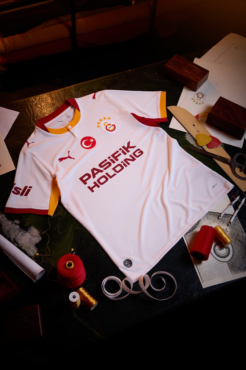Galatasaray Futbol Takımı'nın yeni sezon formaları tanıtıldı