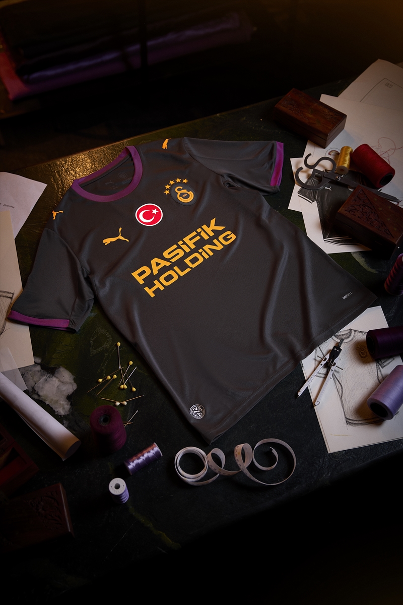 Galatasaray Futbol Takımı'nın yeni sezon formaları tanıtıldı