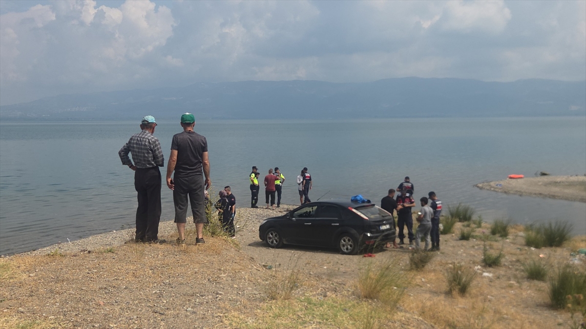GÜNCELLEME - İznik Gölü'ne girdikten sonra kaybolan 2 kişinin cesedi bulundu