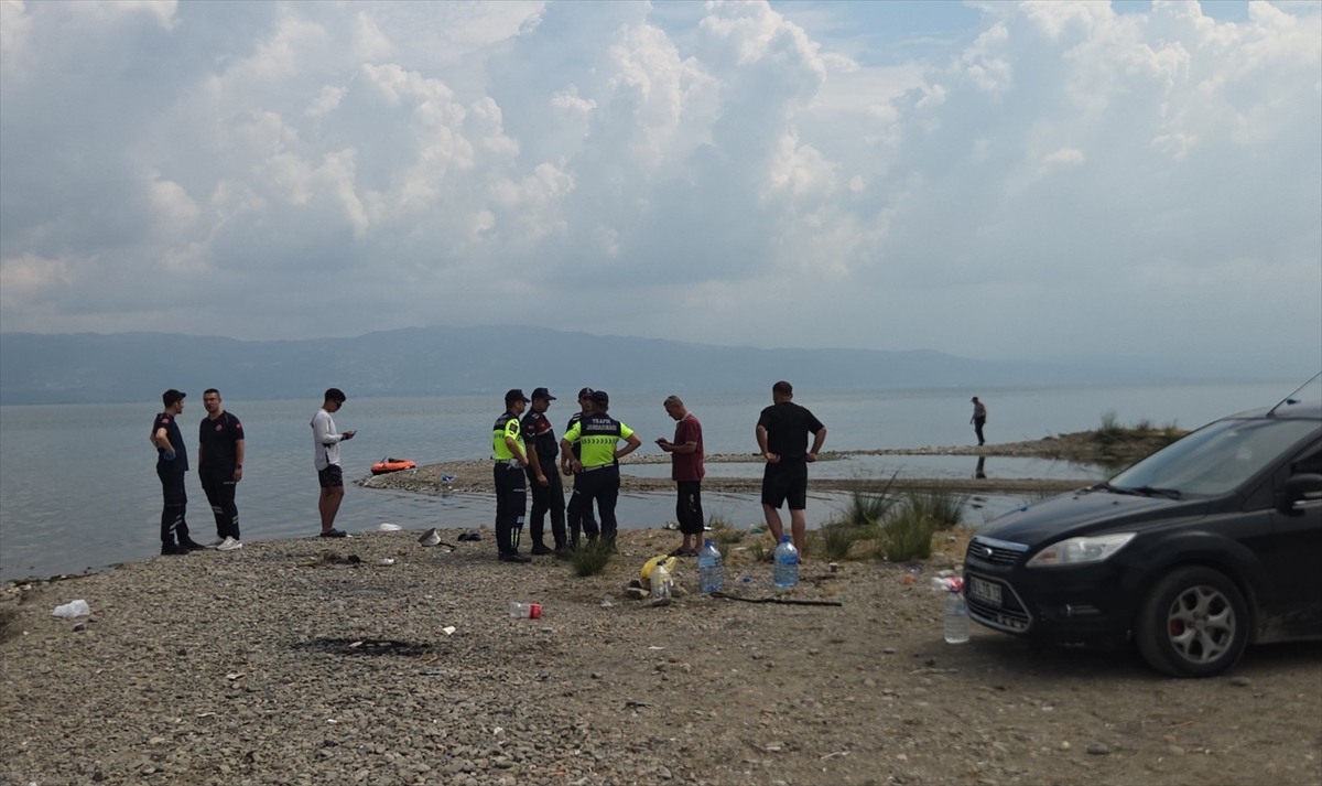 GÜNCELLEME - İznik Gölü'ne girdikten sonra kaybolan 2 kişinin cesedi bulundu