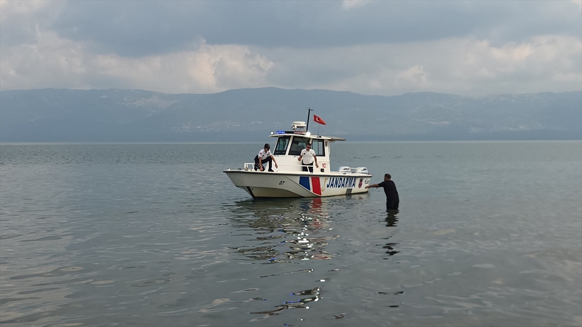 GÜNCELLEME - İznik Gölü'ne girdikten sonra kaybolan 2 kişinin cesedi bulundu