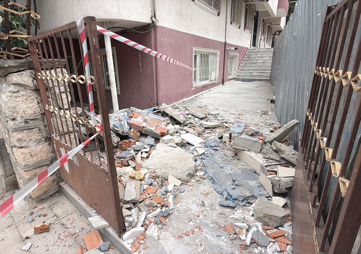 Küçükçekmece'de 5 katlı apartman tahliye edildi