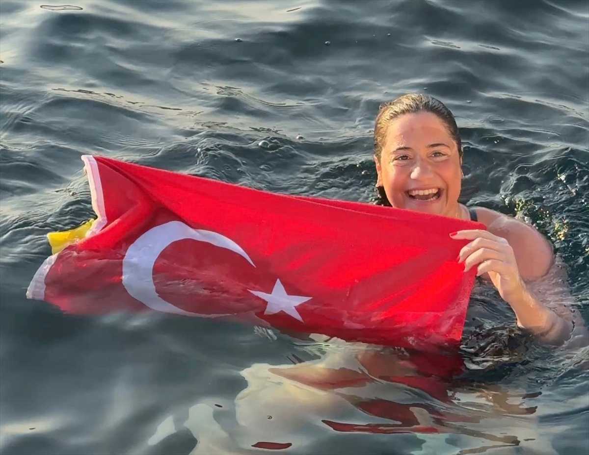 Ultra maraton yüzücüsü Aysu Türkoğlu, Tsugaru Kanalı'nı geçen en genç Türk oldu