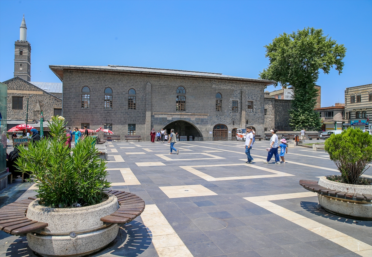 Diyarbakır'da sıcak hava hayatı olumsuz etkiledi