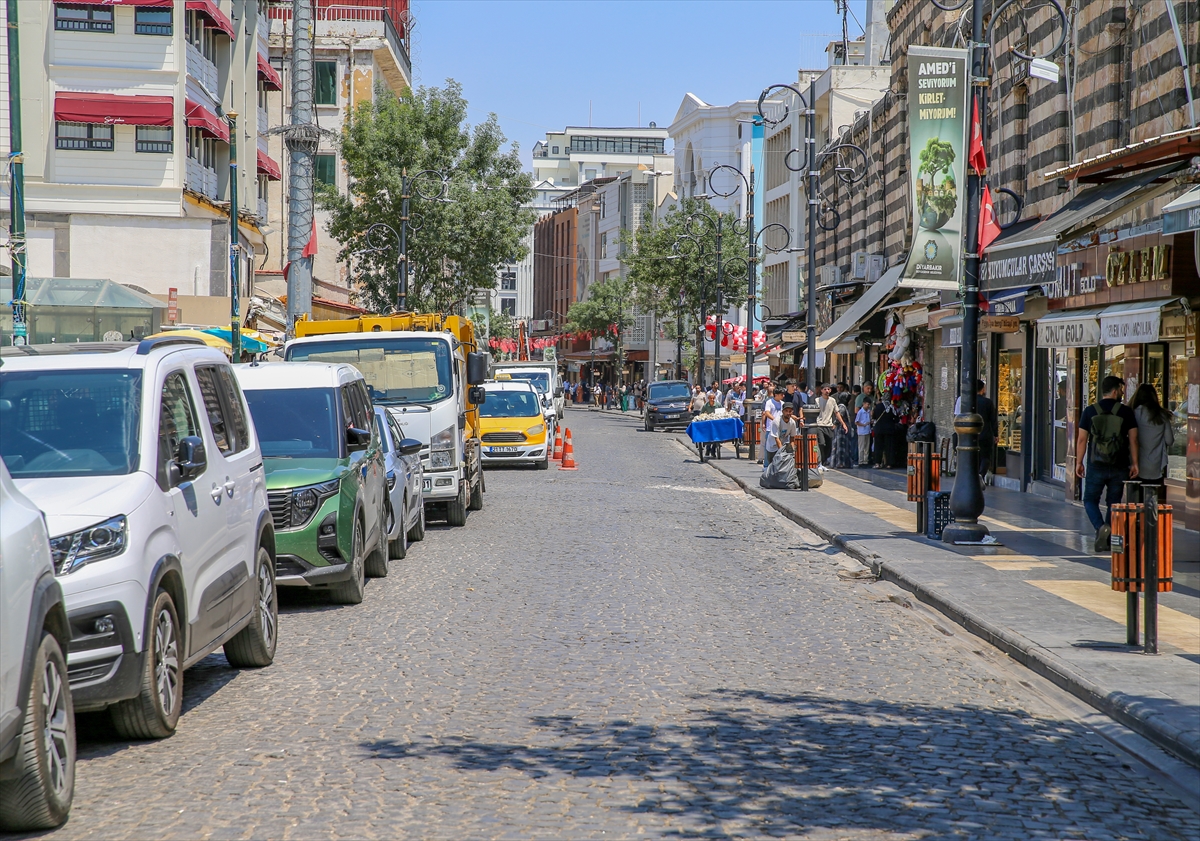 Diyarbakır'da sıcak hava hayatı olumsuz etkiledi