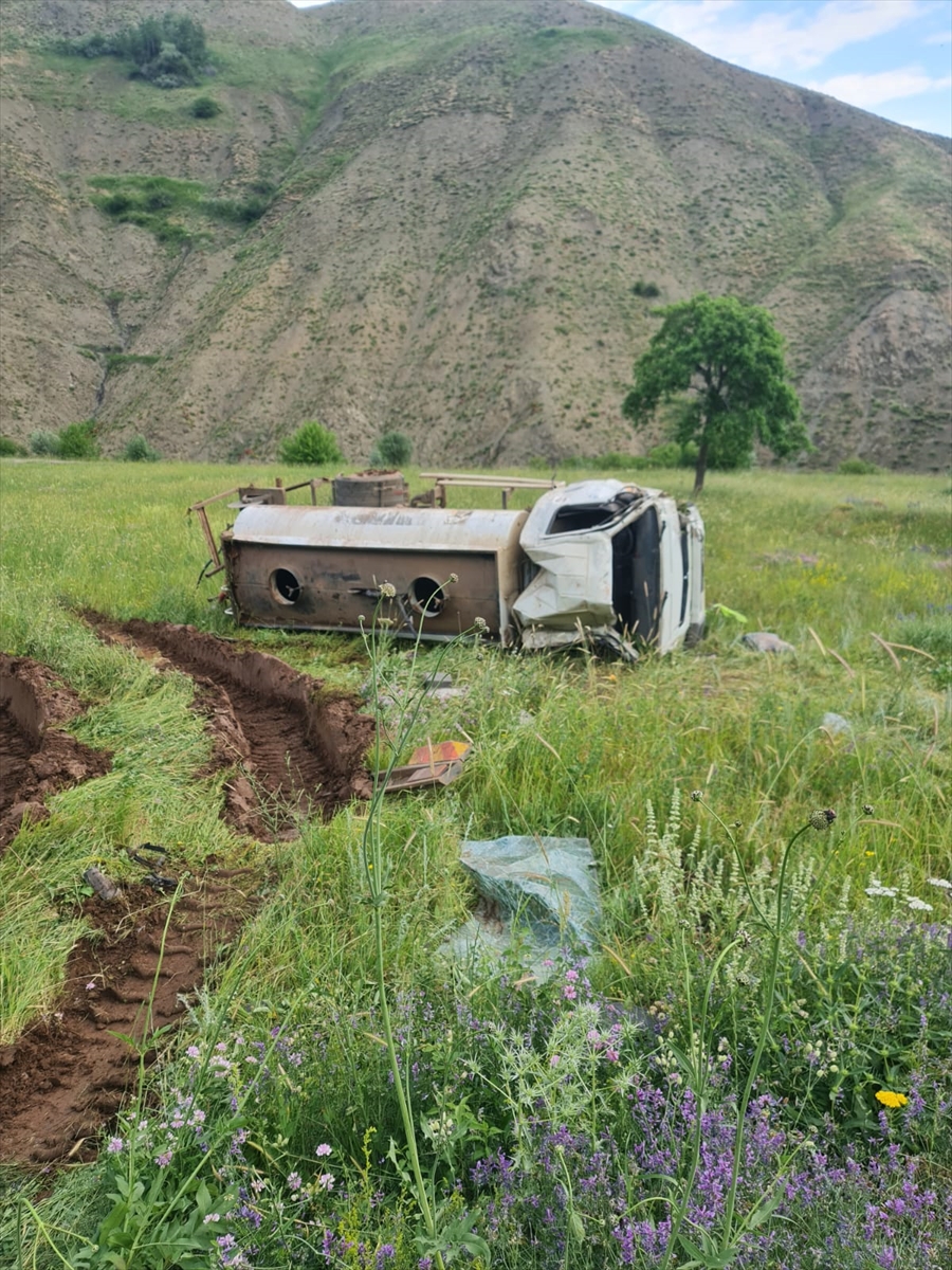 Bingöl'de su tankeri devrildi: 1 ölü, 1 yaralı