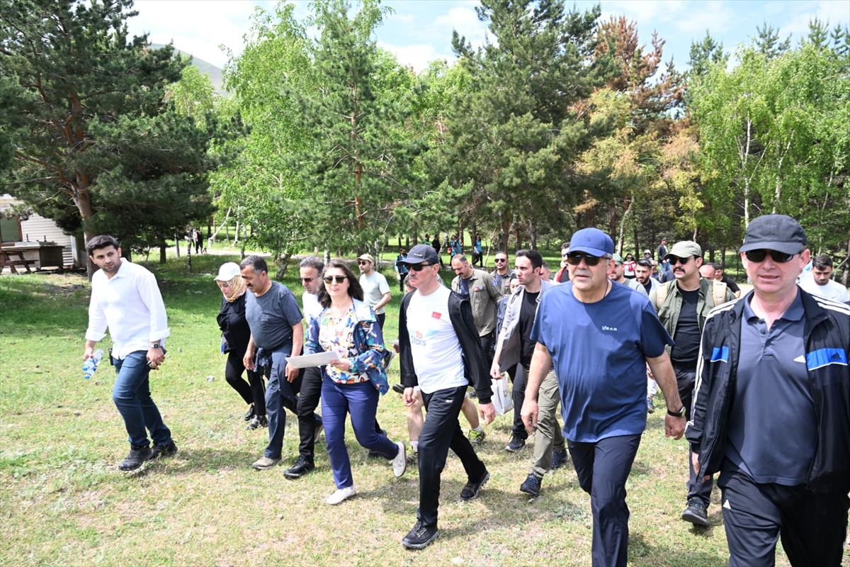 Erzurum Valisi Baruş, Palandöken Dağı'nda halk yürüyüşüne katıldı
