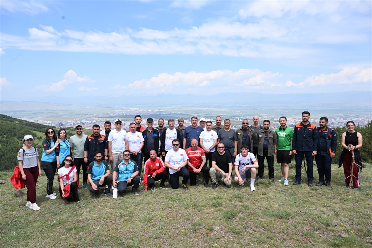 Erzurum Valisi Baruş, Palandöken Dağı'nda halk yürüyüşüne katıldı