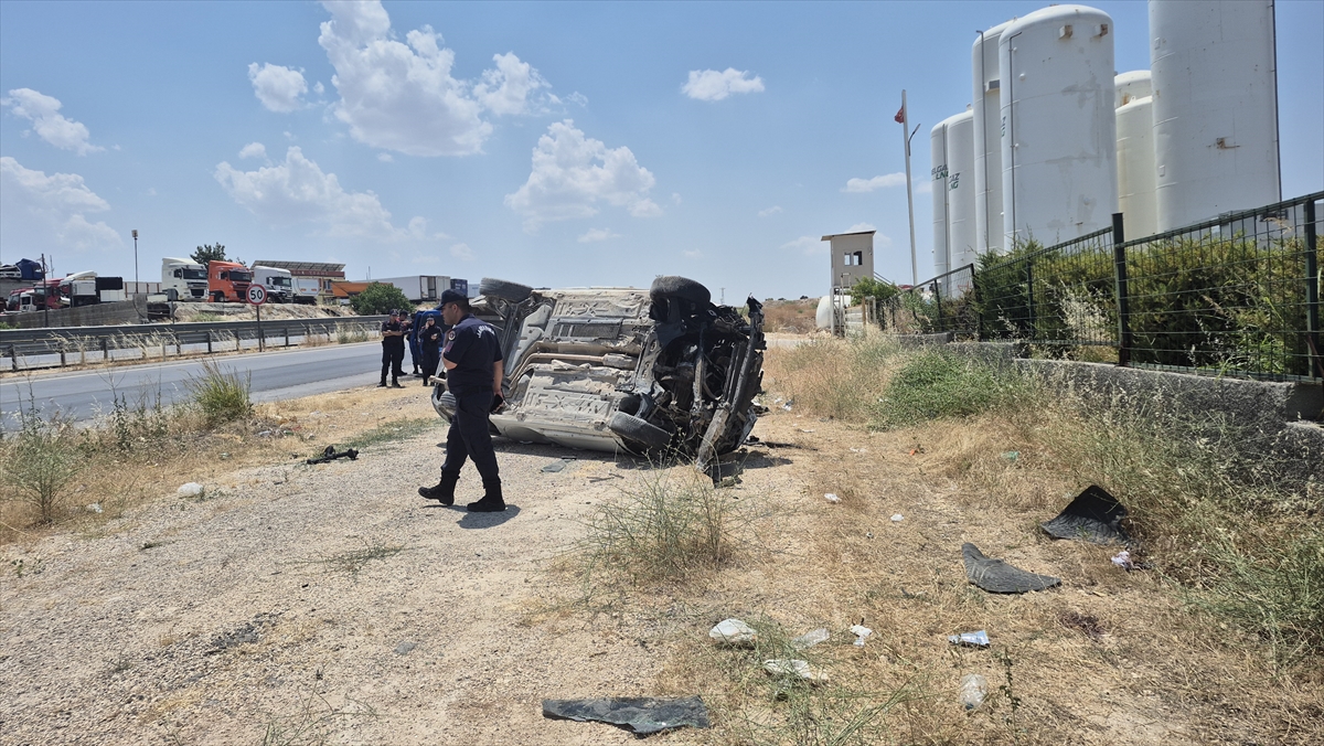 Gaziantep'te şarampole devrilen otomobildeki 1 kişi öldü, 8 kişi yaralandı