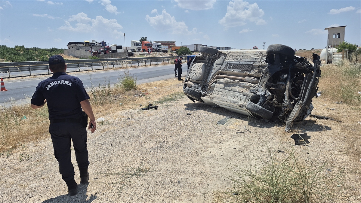 Gaziantep'te şarampole devrilen otomobildeki 1 kişi öldü, 8 kişi yaralandı