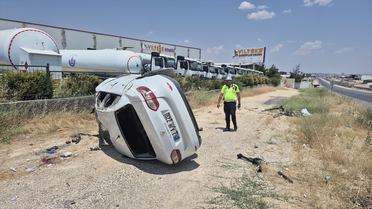 Gaziantep'te şarampole devrilen otomobildeki 1 kişi öldü, 8 kişi yaralandı