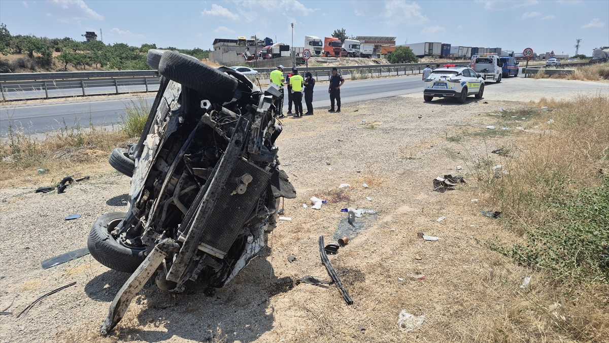 Gaziantep'te şarampole devrilen otomobildeki 1 kişi öldü, 8 kişi yaralandı