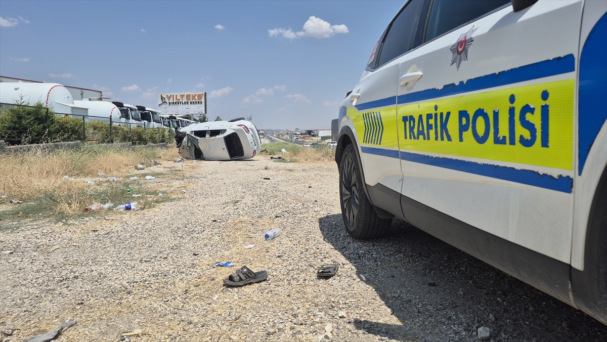 Gaziantep'te şarampole devrilen otomobildeki 1 kişi öldü, 8 kişi yaralandı
