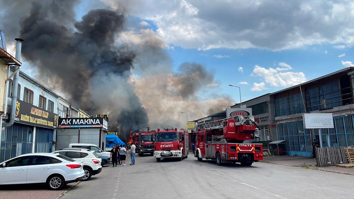GÜNCELLEME - Kayseri'de hurdalıkta çıkan yangın söndürüldü