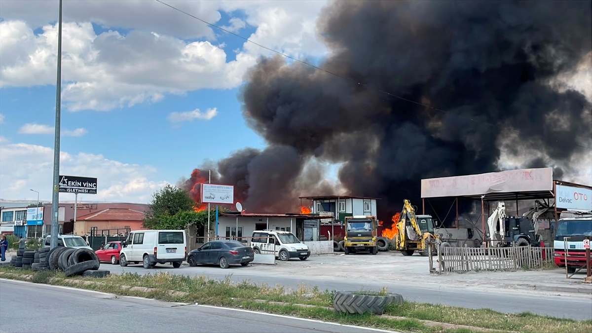 GÜNCELLEME - Kayseri'de hurdalıkta çıkan yangın söndürüldü