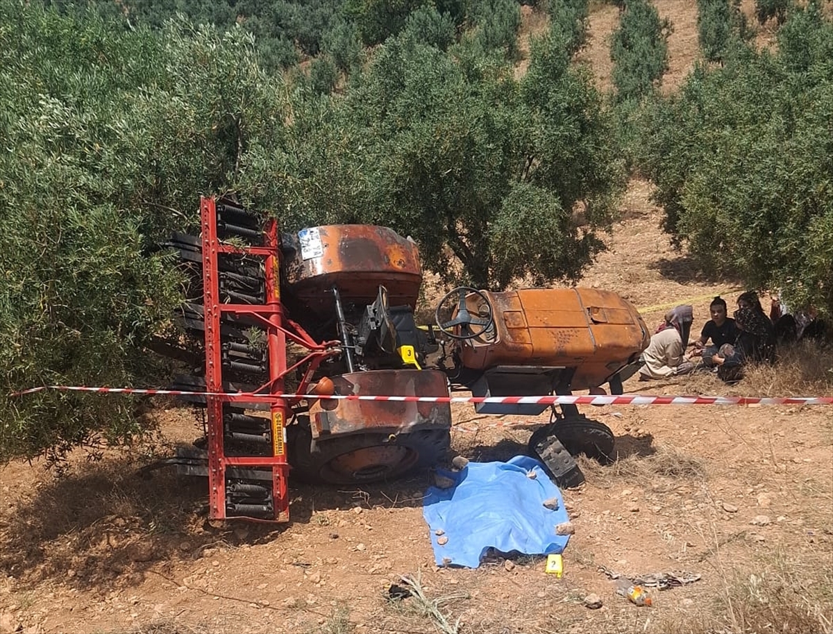 Manisa'da traktör devrildi: 1 ölü