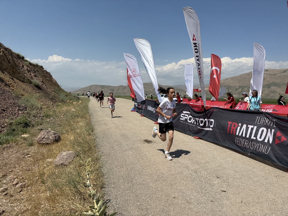 Hakkari'de Bölgesel Triatlon Ligi Duatlon yarışı yapıldı
