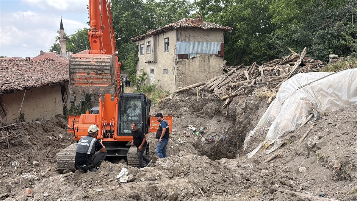 Eskişehir'de define ararken göçük altında kalan kişi öldü