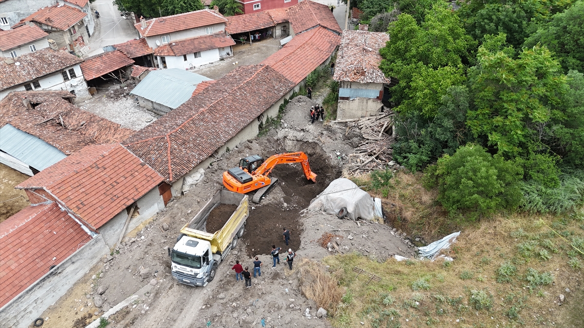 Eskişehir'de define ararken göçük altında kalan kişi öldü