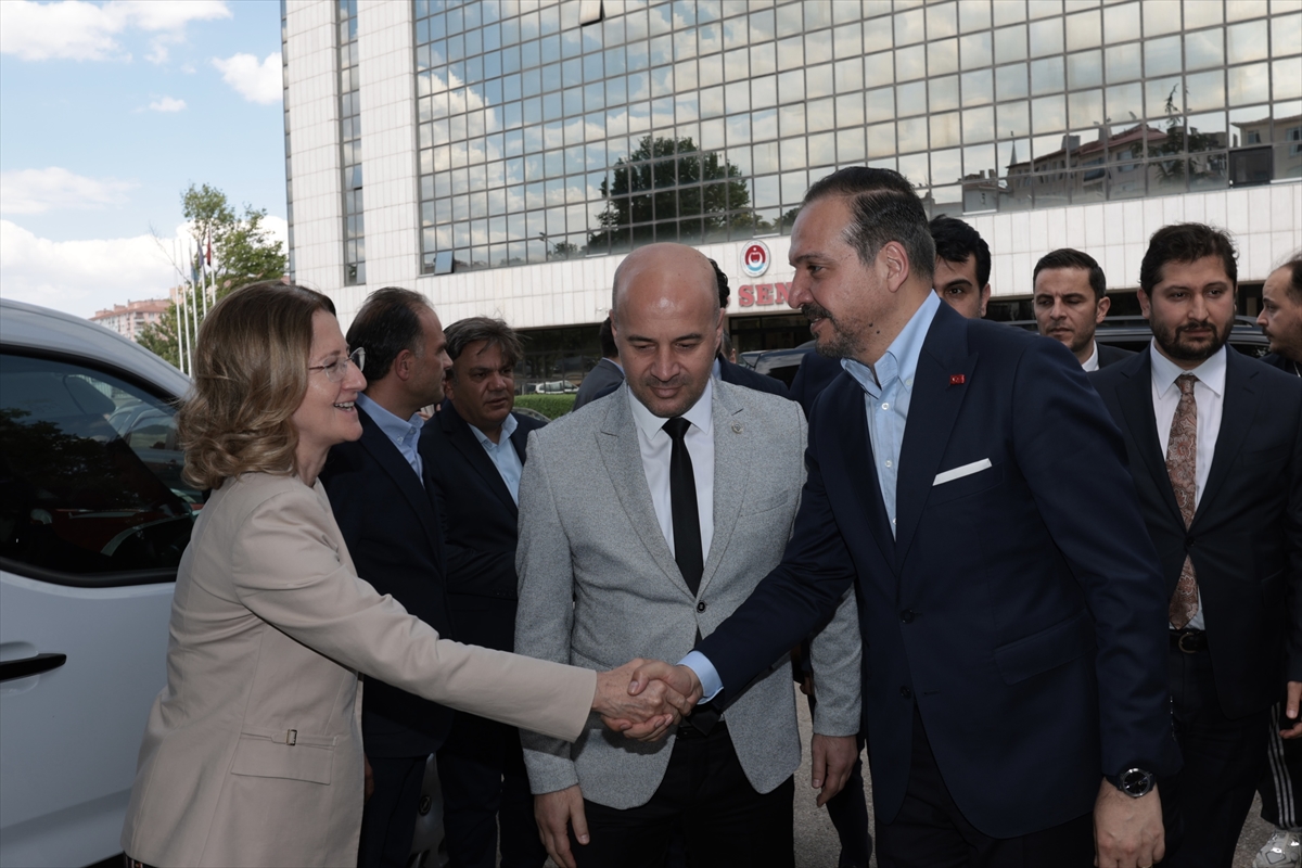 AK Parti Genel Başkan Yardımcısı Zorlu, Çankaya'da bazı STK'leri ziyaret etti