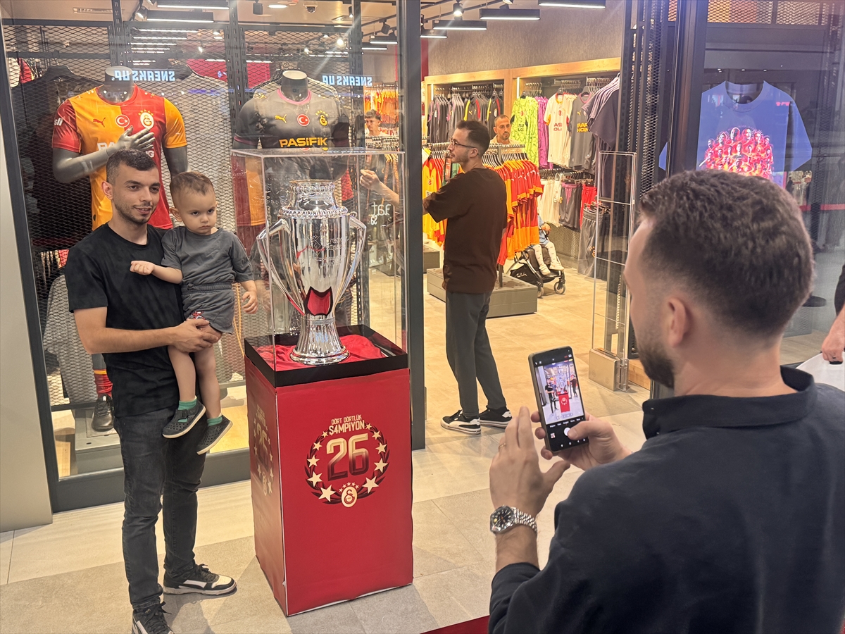 Galatasaray'ın şampiyonluk kupası Düzce'de taraftarlarla buluştu