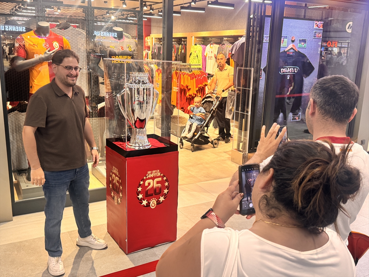 Galatasaray'ın şampiyonluk kupası Düzce'de taraftarlarla buluştu