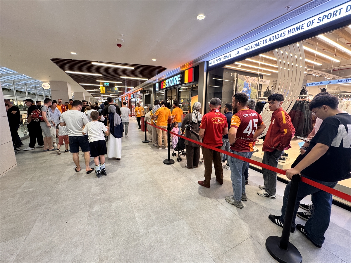 Galatasaray'ın şampiyonluk kupası Düzce'de taraftarlarla buluştu