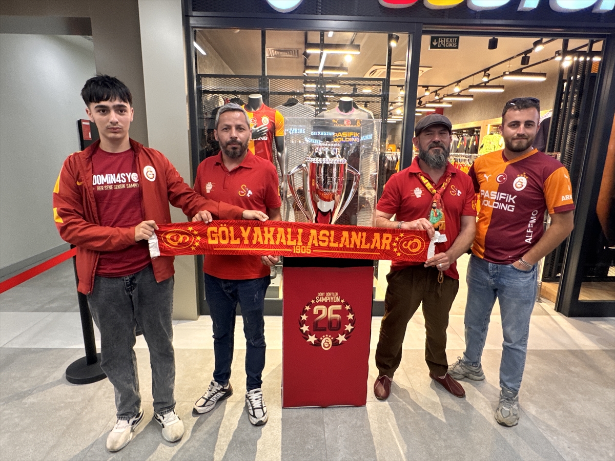 Galatasaray'ın şampiyonluk kupası Düzce'de taraftarlarla buluştu