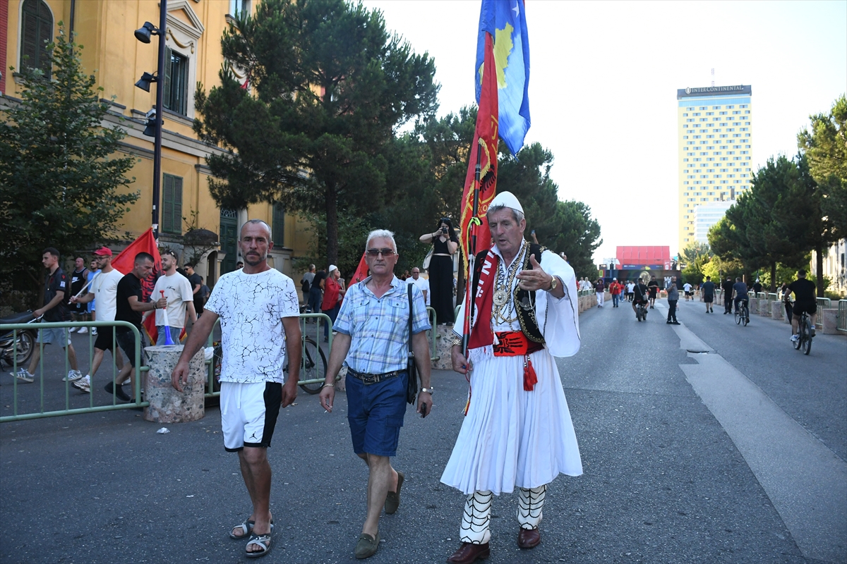 Arnavutluk'ta Zvernec'teki turizm projesine karşı gösteriler sürüyor