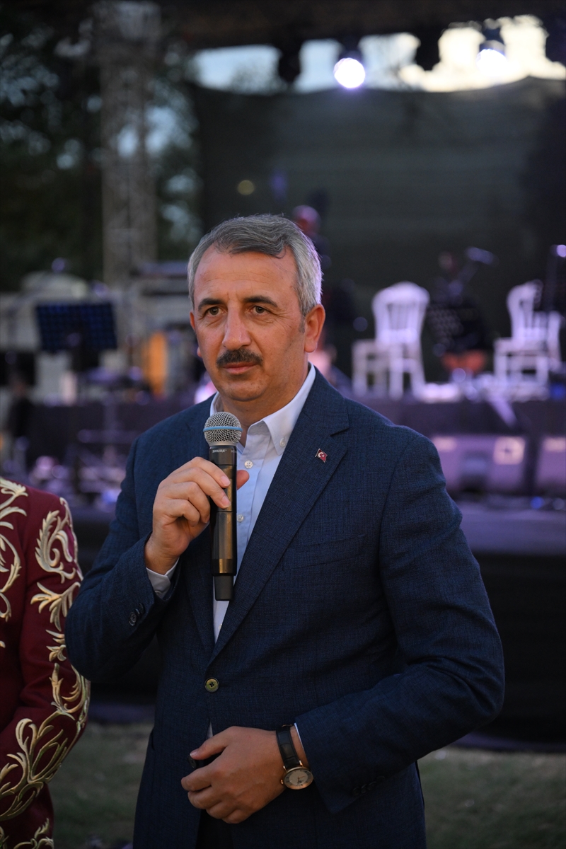 Özünlü: Genç pehlivanlara büyük ödül açıklanacak