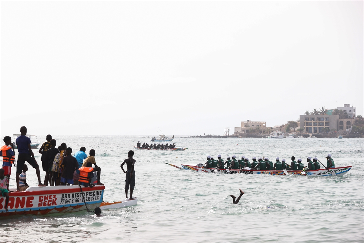 Dakar'da renkli balıkçı tekneleri yarıştı