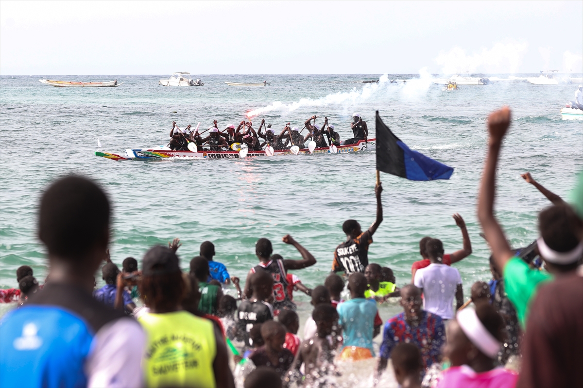 Dakar'da renkli balıkçı tekneleri yarıştı