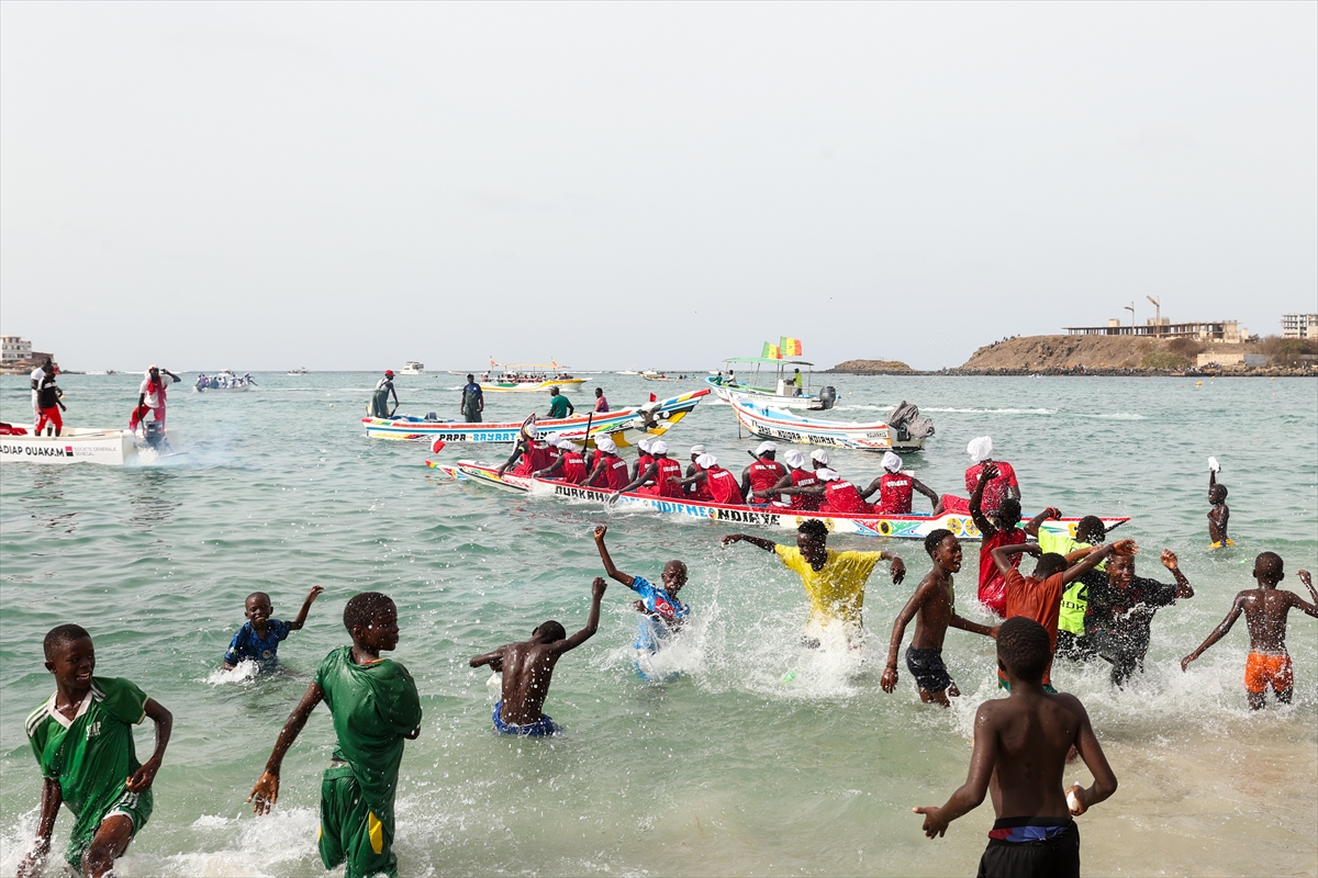 Dakar'da renkli balıkçı tekneleri yarıştı