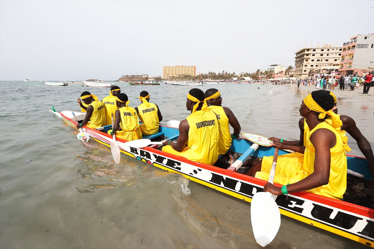 Dakar'da renkli balıkçı tekneleri yarıştı