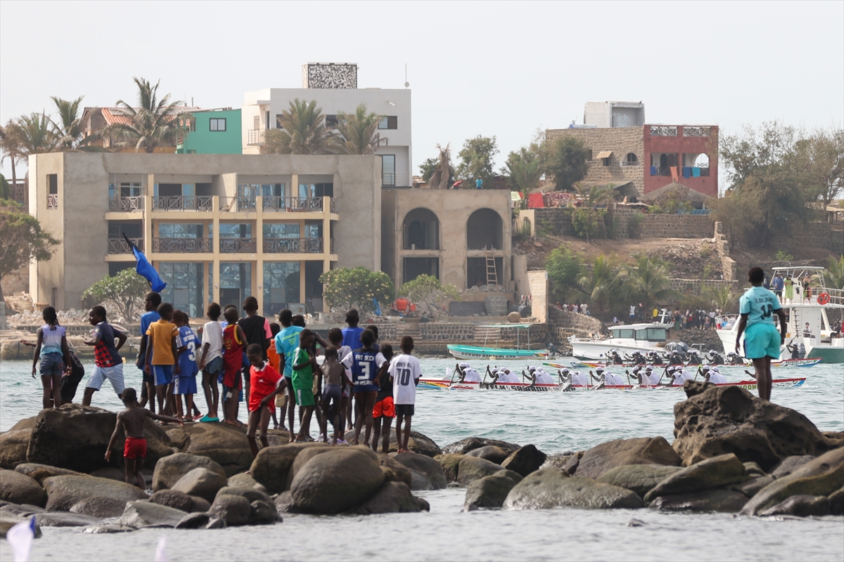 Dakar'da renkli balıkçı tekneleri yarıştı